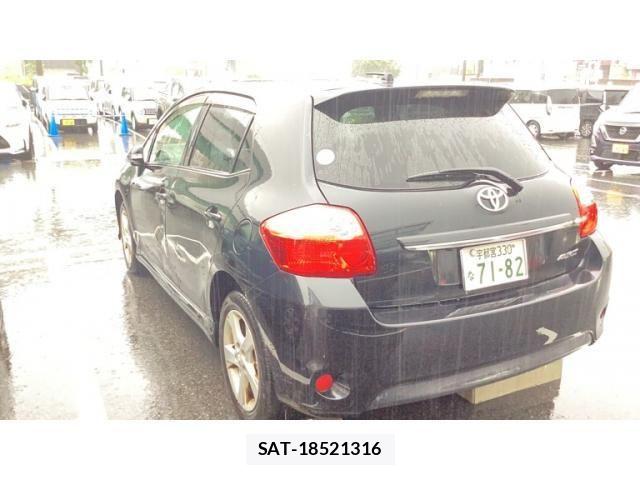 Toyota AURIS 2010-06 7960605-1