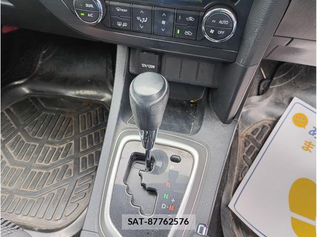 Toyota AURIS 2013-08 8313221-9