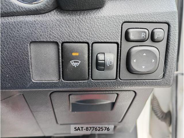 Toyota AURIS 2013-08 8313221-10
