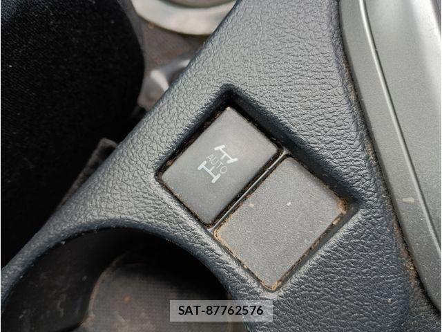 Toyota AURIS 2013-08 8313221-11