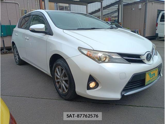 Toyota AURIS 2013-08 8313221-13