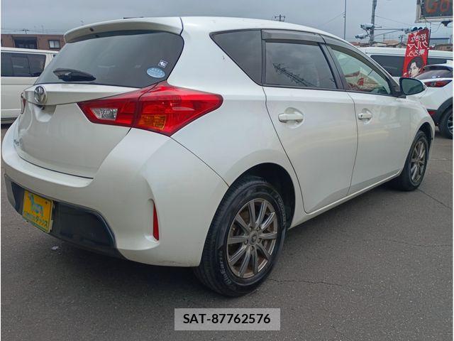 Toyota AURIS 2013-08 8313221-14