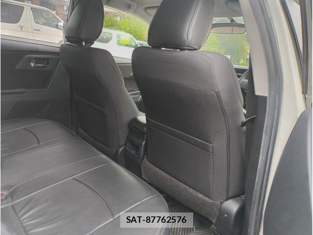 Toyota AURIS 2013-08 8313221-17