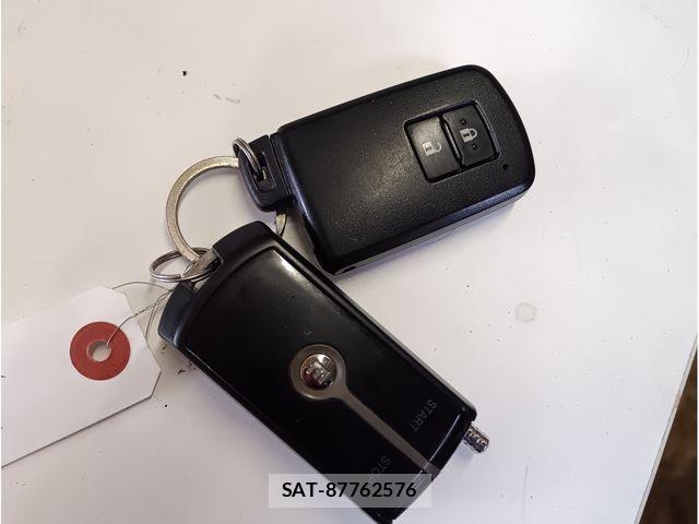 Toyota AURIS 2013-08 8313221-2