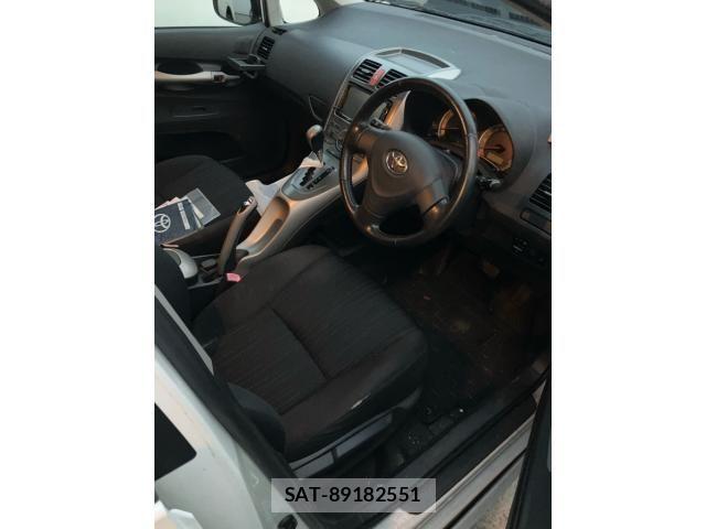 Toyota AURIS 2009-08 8523678-11