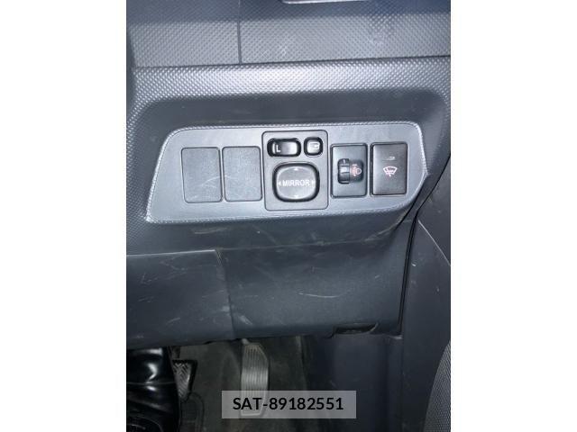 Toyota AURIS 2009-08 8523678-18