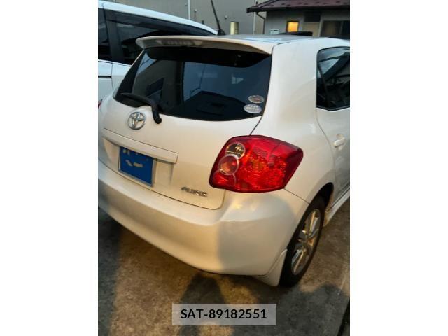 Toyota AURIS 2009-08 8523678-3