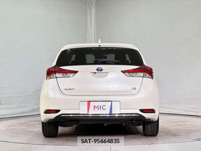 Toyota AURIS 2016-11 1051606-5