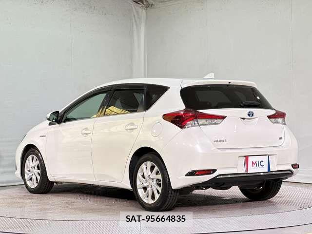 Toyota AURIS 2016-11 1051606-6
