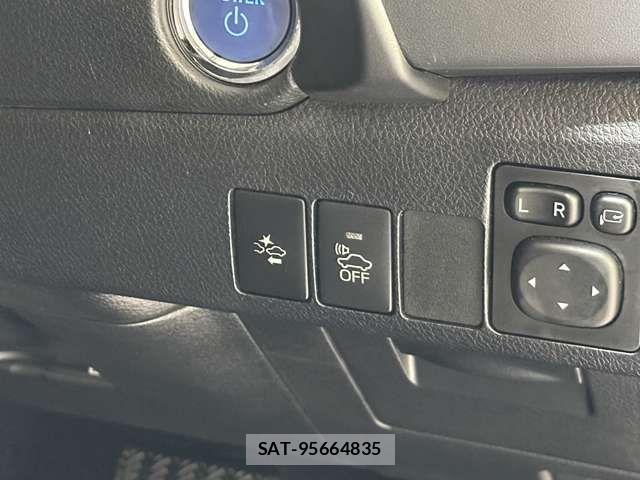 Toyota AURIS 2016-11 1051606-15