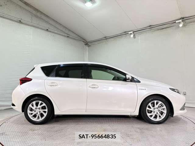 Toyota AURIS 2016-11 1051606-3
