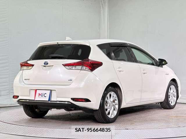 Toyota AURIS 2016-11 1051606-4