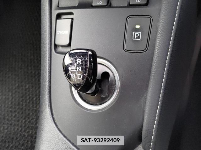 Toyota AURIS 2016-05 1488802-14
