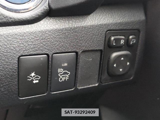 Toyota AURIS 2016-05 1488802-15