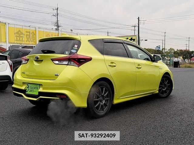 Toyota AURIS 2016-05 1488802-1