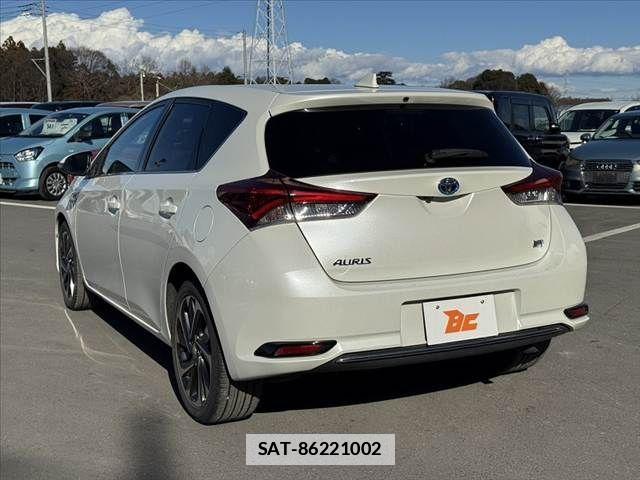 Toyota AURIS 2016-04 2098691-12
