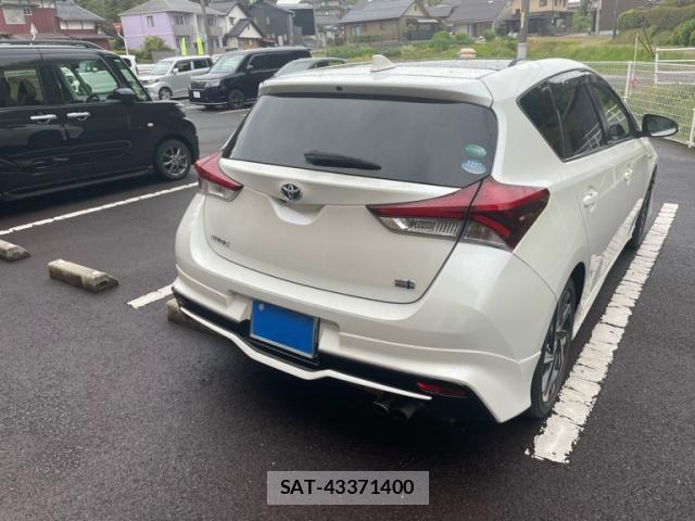 Toyota AURIS 2017-12 6902396-9