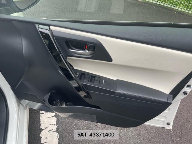 Toyota AURIS 2017-12 6902396-14