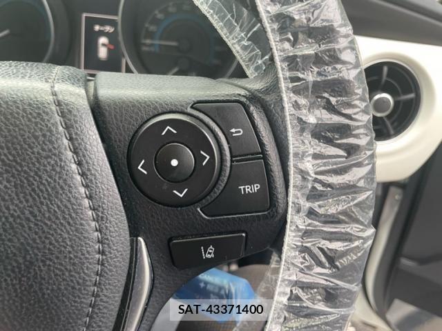 Toyota AURIS 2017-12 6902396-17