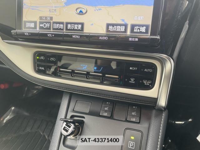 Toyota AURIS 2017-12 6902396-23
