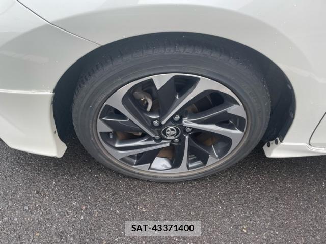 Toyota AURIS 2017-12 6902396-4