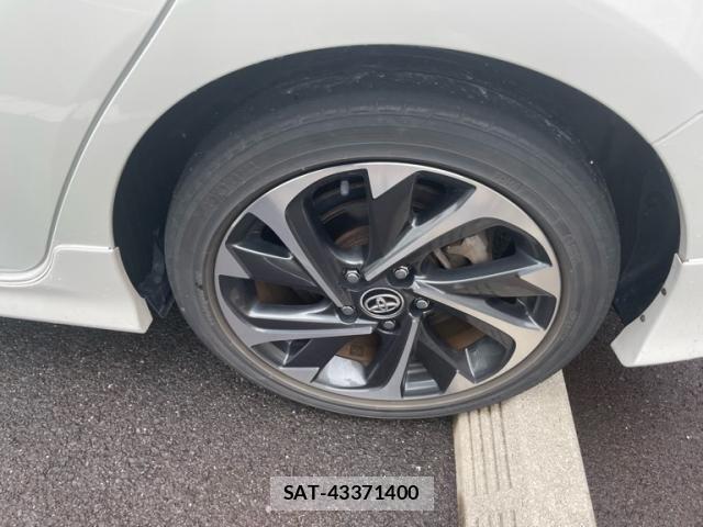 Toyota AURIS 2017-12 6902396-5
