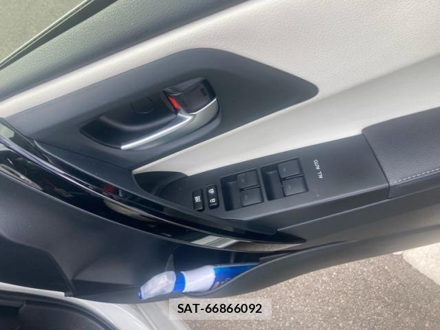 Toyota AURIS 2017-10 8098105-9