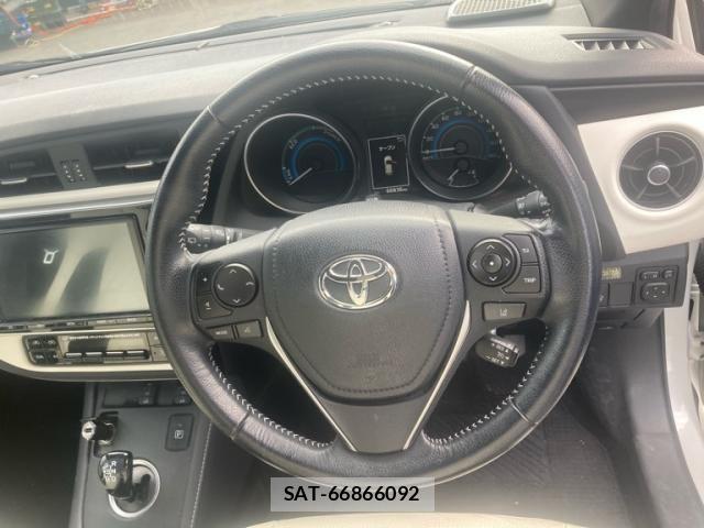 Toyota AURIS 2017-10 8098105-11