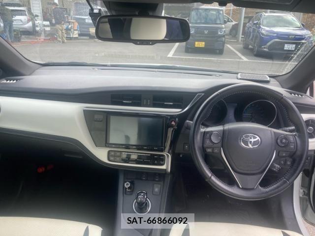 Toyota AURIS 2017-10 8098105-14