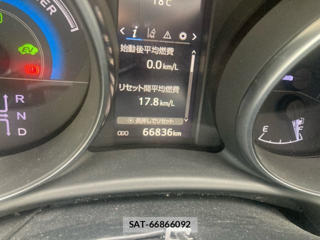 Toyota AURIS 2017-10 8098105-18