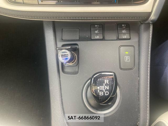 Toyota AURIS 2017-10 8098105-19