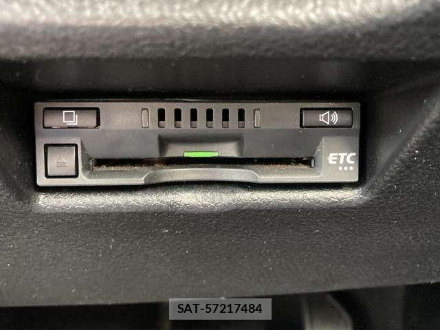 Toyota AURIS 2016-12 8206489-19