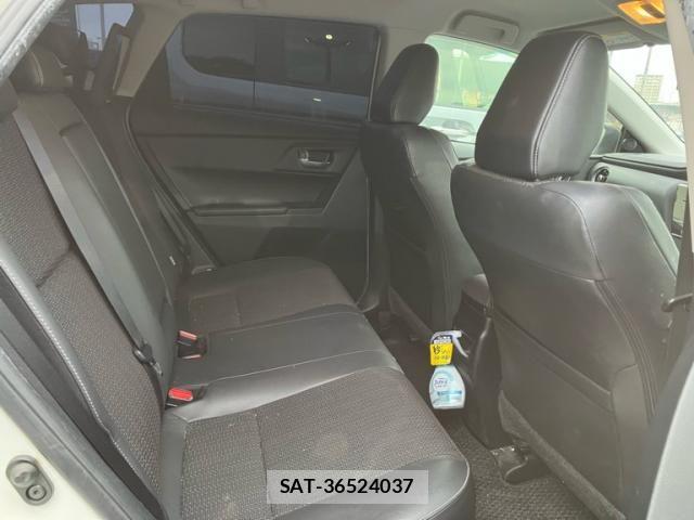 Toyota AURIS 2016-05 8364875-15