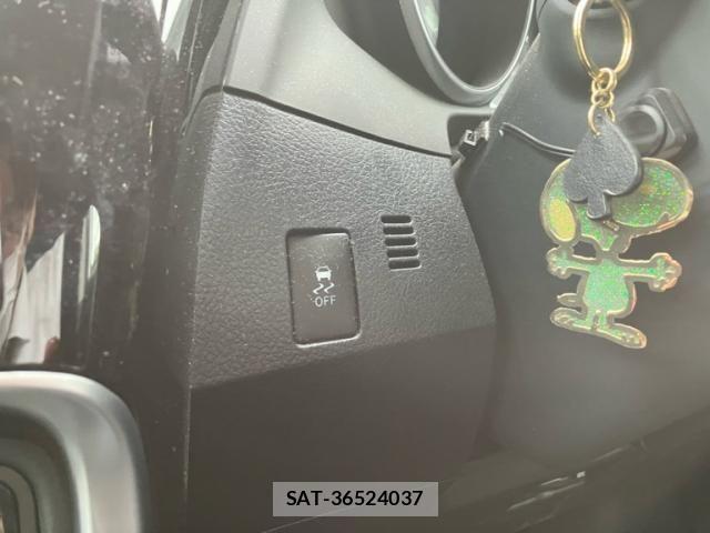 Toyota AURIS 2016-05 8364875-17