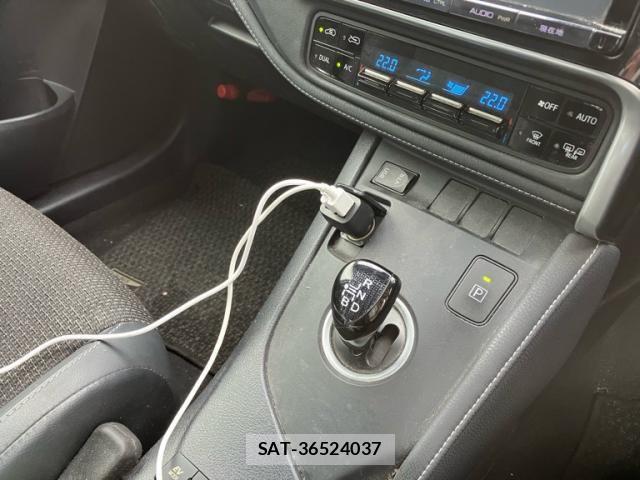 Toyota AURIS 2016-05 8364875-18
