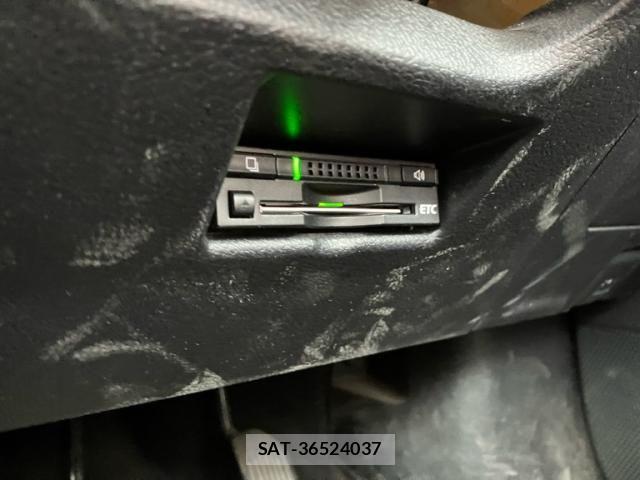 Toyota AURIS 2016-05 8364875-21