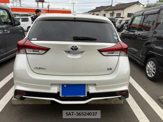 Toyota AURIS 2016-05 8364875-8