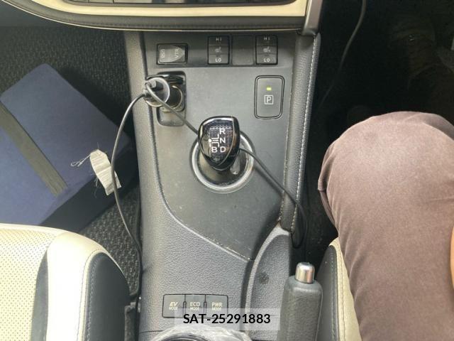 Toyota AURIS 2016-07 8523680-12