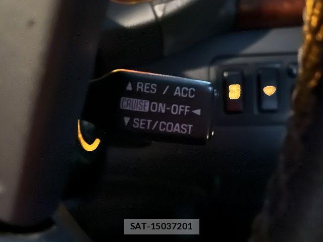 Toyota AVENSIS 2004-04 7215135-23