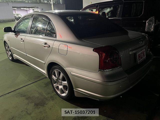 Toyota AVENSIS 2004-04 7215135-8