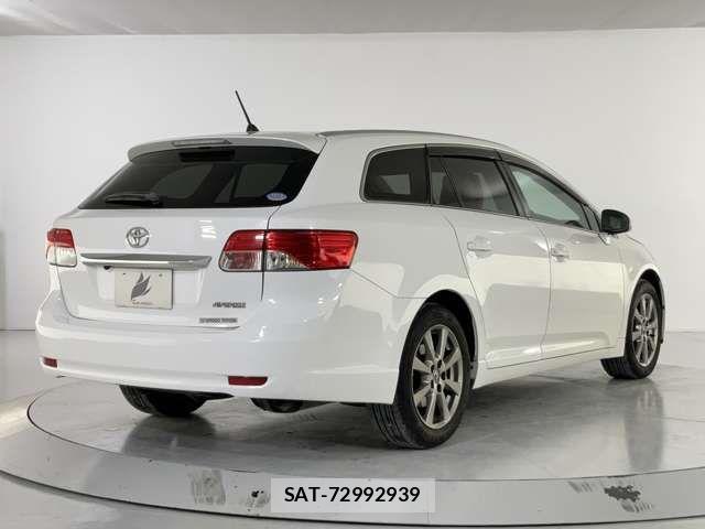 Toyota AVENSIS WAGON 2013-03 1421496-11