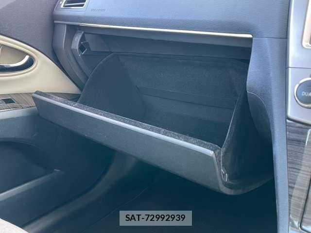 Toyota AVENSIS WAGON 2013-03 1421496-16