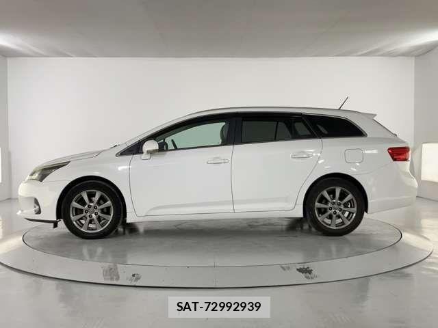 Toyota AVENSIS WAGON 2013-03 1421496-8