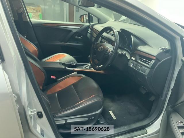 Toyota AVENSIS WAGON 2017-07 7215140-10