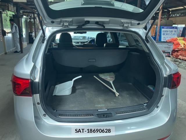 Toyota AVENSIS WAGON 2017-07 7215140-14