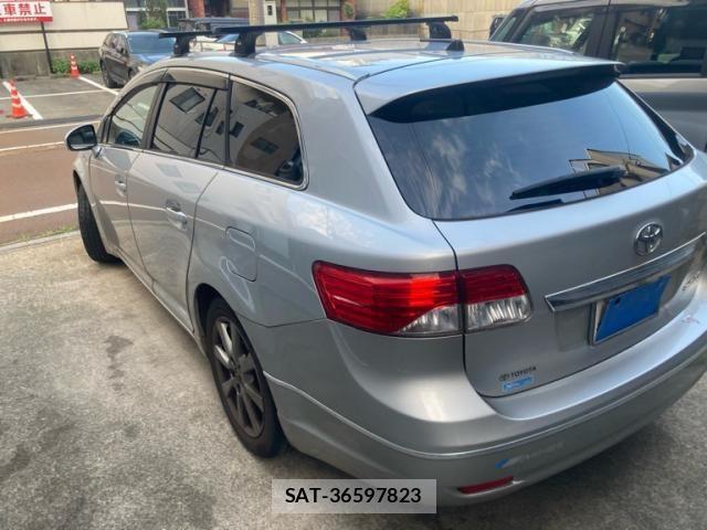 Toyota AVENSIS WAGON 2014-02 7782814-4
