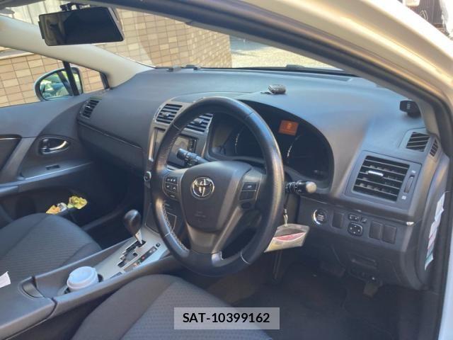 Toyota AVENSIS WAGON 2012-03 7978578-8
