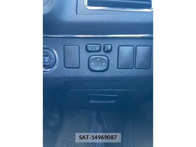 Toyota AVENSIS WAGON 2012-09 8313222-12