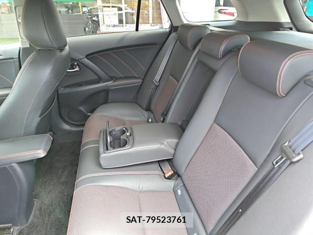 Toyota AVENSIS WAGON 2018-06 8313220-21