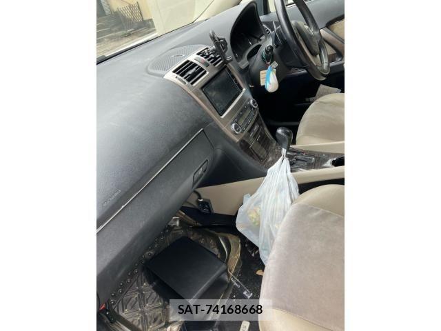 Toyota AVENSIS WAGON 2013-08 8313223-18